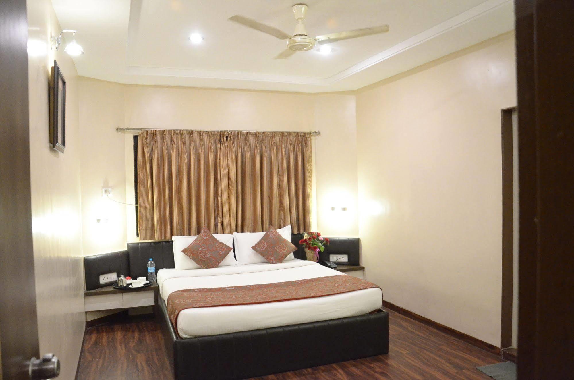 Hotel Vijay Residency Aurangabad  Buitenkant foto